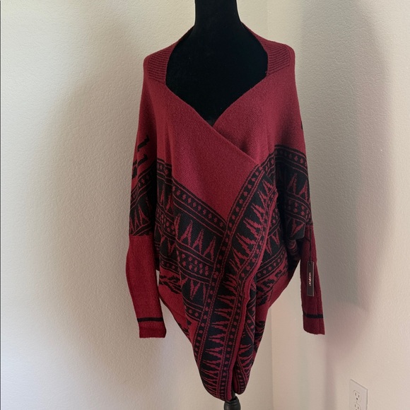 Maxsport Sweaters - Chic Burgundy and Black Geometric Poncho